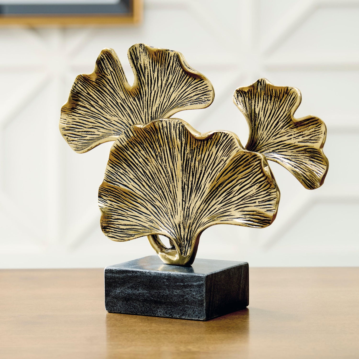 Accessories > Figurines & Sculptures